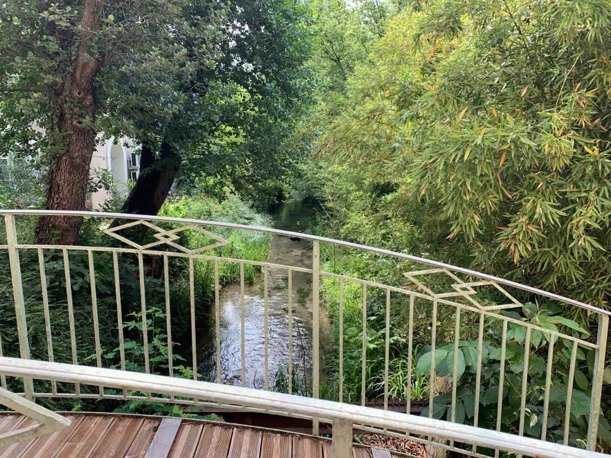 Hotel Moulin De La Roque Althen-des-Paluds Exterior foto