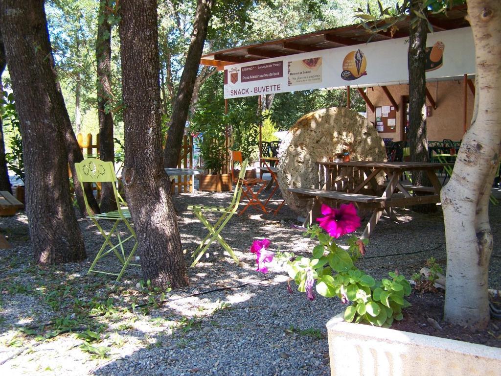 Hotel Moulin De La Roque Althen-des-Paluds Exterior foto